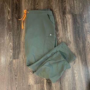 FIGS YOLA scrub pants - color MOSS